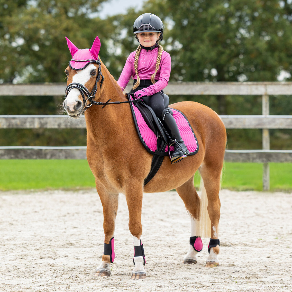 QHP Isalyn Saddle Pad