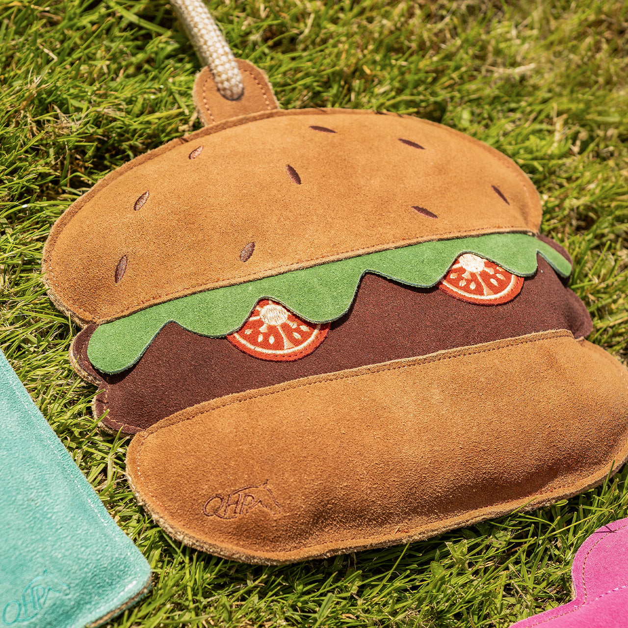 QHP Horse Toy Snackcounter Hamburger
