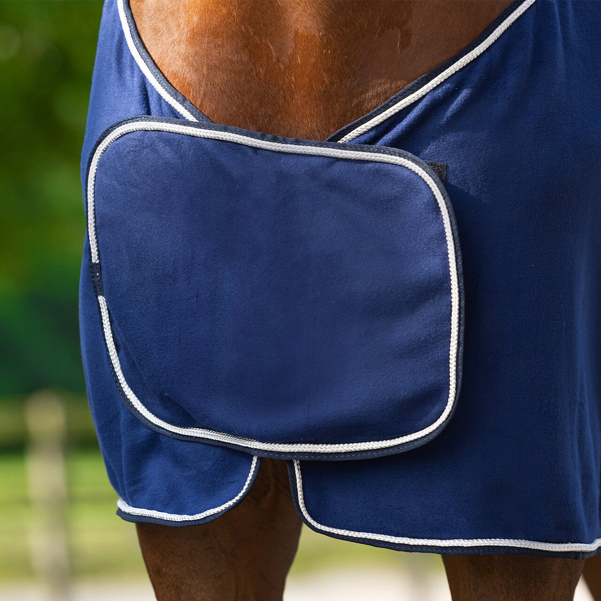 QHP Fleece Rug w. Ornament