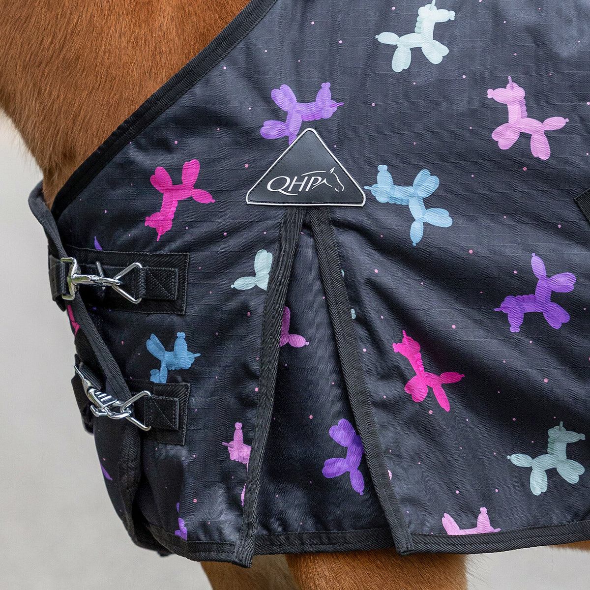 QHP Isalyn Turnout Rug 100g.