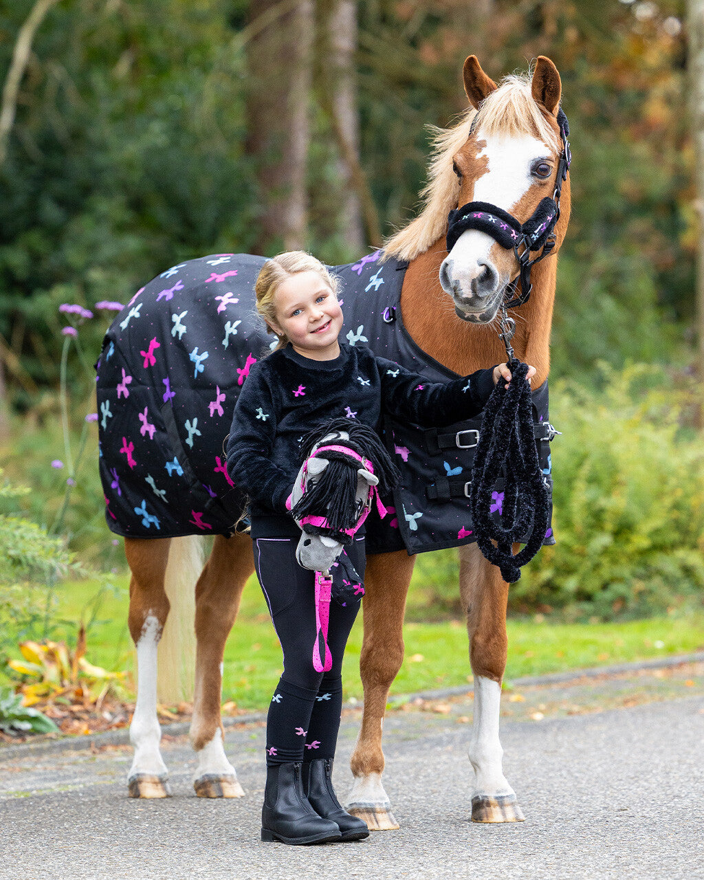 QHP Isalyn Turnout Rug 100g.
