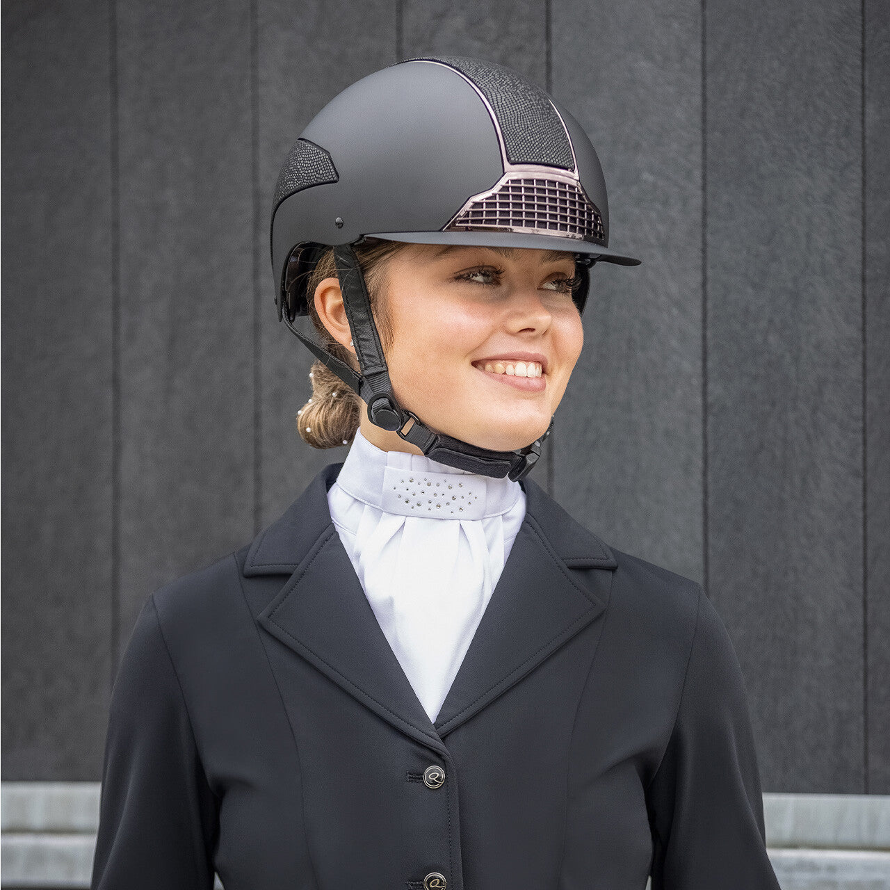 QHP Zizah Plastron