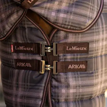 LeMieux Arika Heritage Check Stable Rug 200g. Med Hals