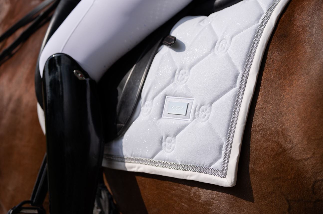 Equestrian Stockholm Timeless White Glimmer Dressurunderlag