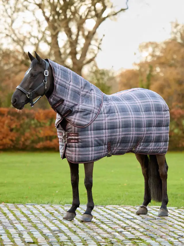 LeMieux Arika Heritage Check Stable Rug 200g. Med Hals