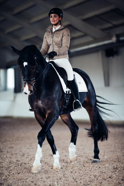 Equestrian Stockholm White Perfection Gold Dressurunderlag