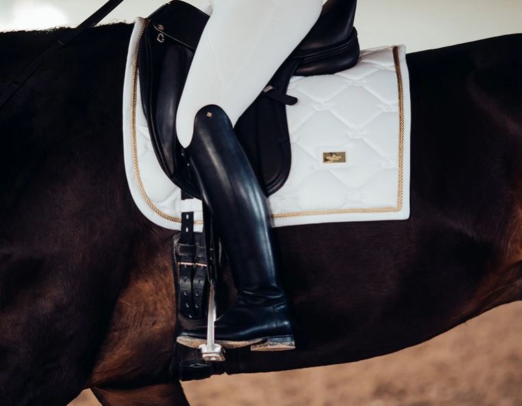 Equestrian Stockholm White Perfection Gold Dressurunderlag