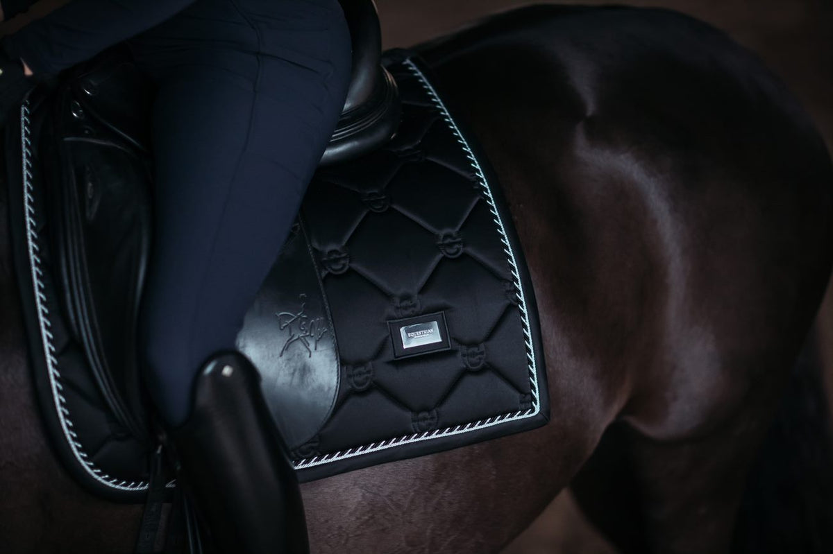 Equestrian Stockholm Black Edition Dressurunderlag